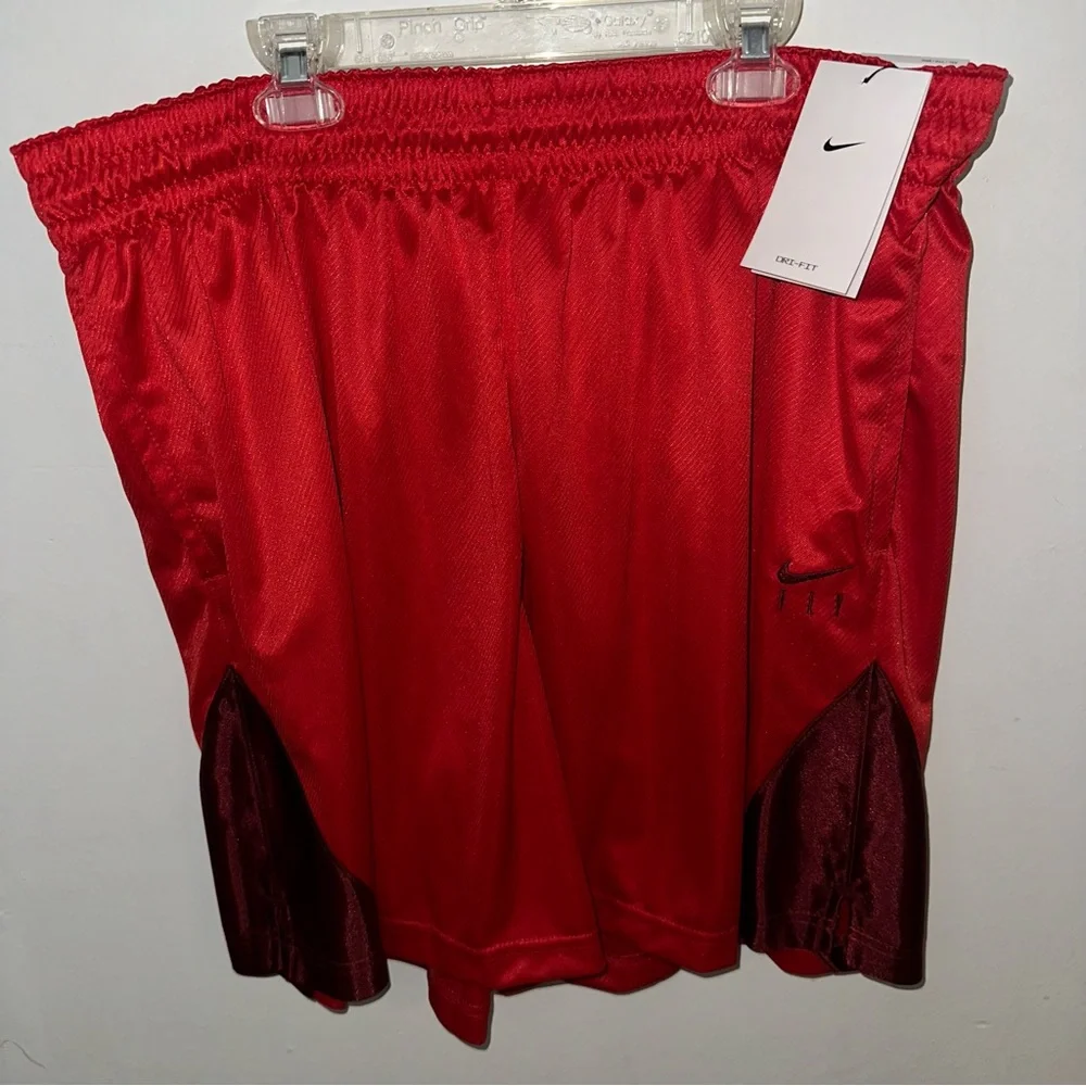 Women's Nike Loose Fit Dri- Fit FLY Basketball Red Shorts Sz XXL MSRP $35 - Picture 1 of 7